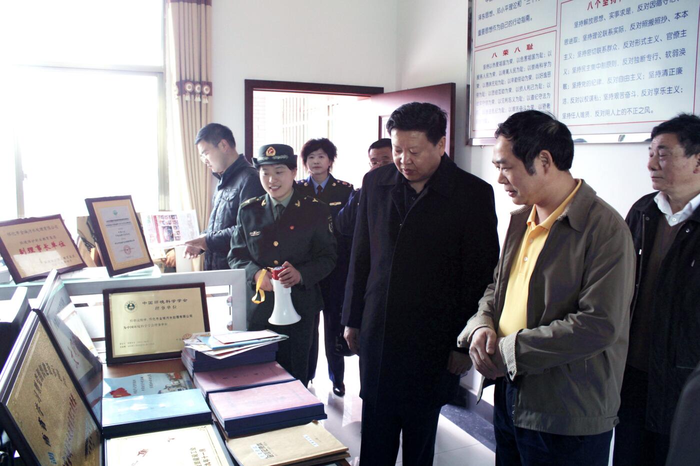 2011年3月，國家工商局總局個體司司長李玉家受中央組織部委托視察公司黨建工作.JPG